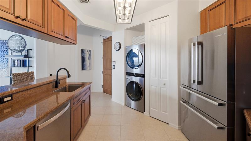 Image 11 of 38 For 347 New River Dr E  3110