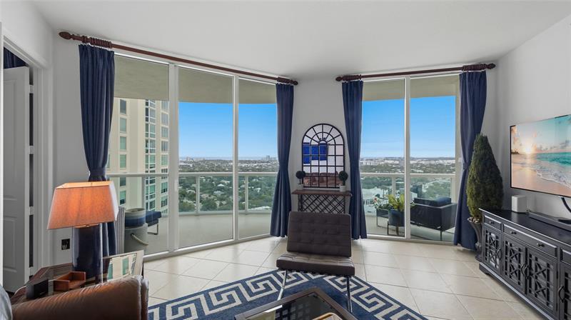 Image 13 of 38 For 347 New River Dr E  3110