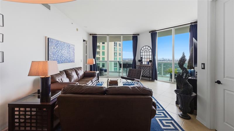 Image 14 of 38 For 347 New River Dr E  3110