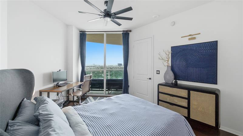 Image 24 of 38 For 347 New River Dr E  3110