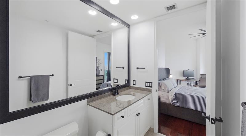 Image 25 of 38 For 347 New River Dr E  3110