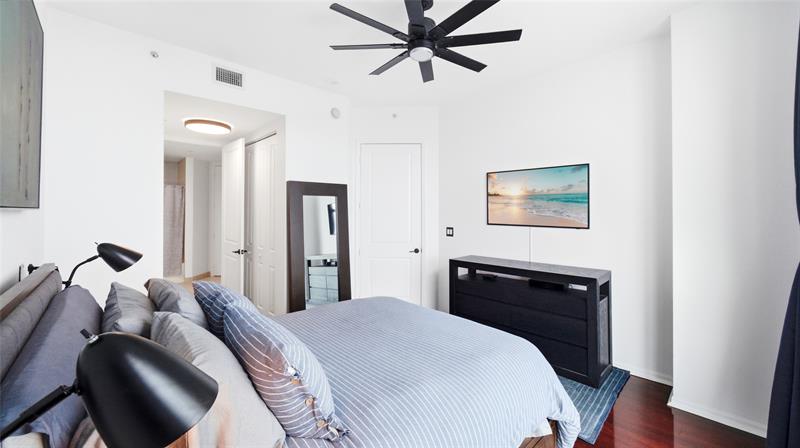 Image 28 of 38 For 347 New River Dr E  3110