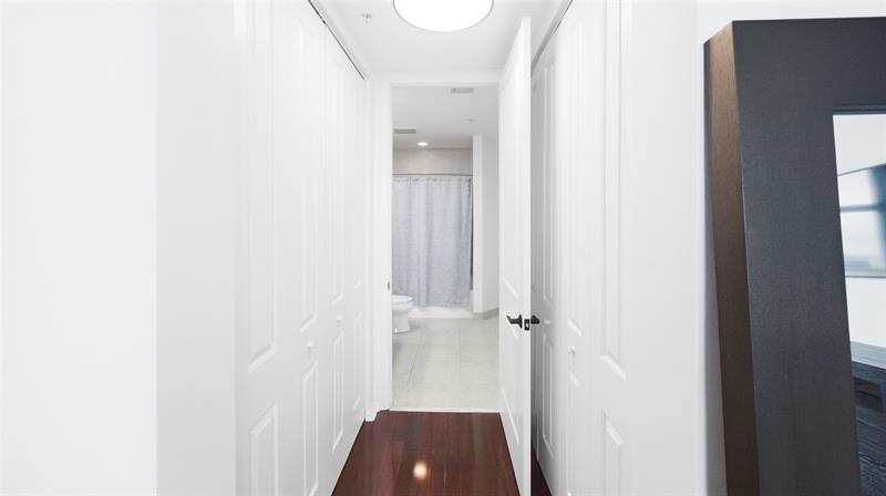 Image 29 of 38 For 347 New River Dr E  3110