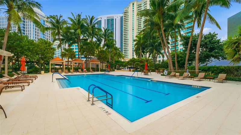 Image 34 of 38 For 347 New River Dr E  3110