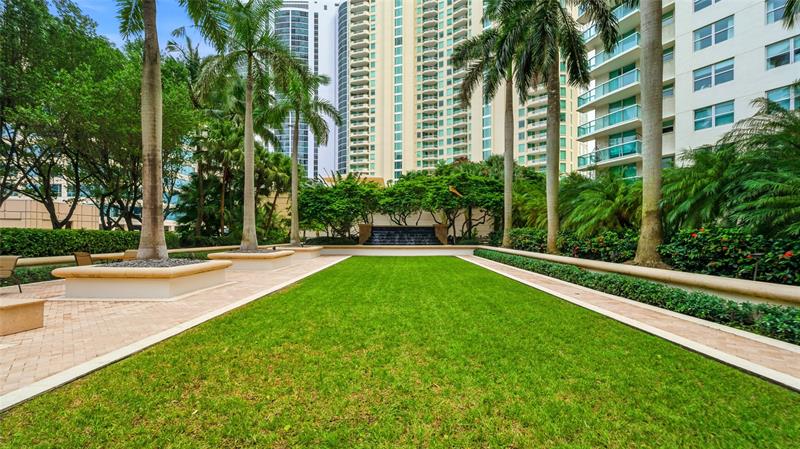 Image 35 of 38 For 347 New River Dr E  3110