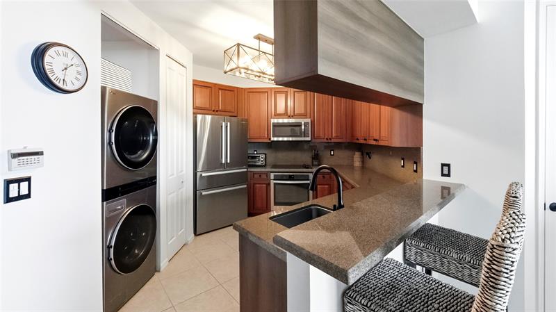 Image 9 of 38 For 347 New River Dr E  3110