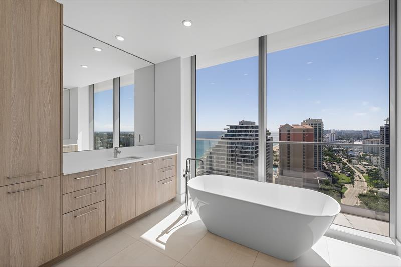 Image 28 of 68 For 153 Seabreeze Blvd  2202-s