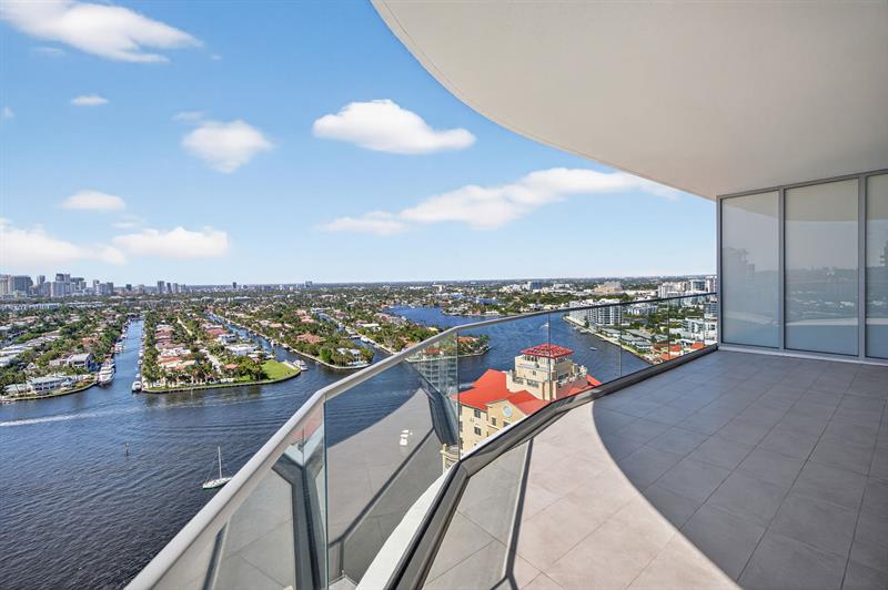 Image 33 of 68 For 153 Seabreeze Blvd  2202-s