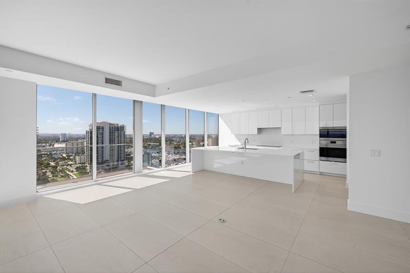 Image 9 of 68 For 153 Seabreeze Blvd  2202-s