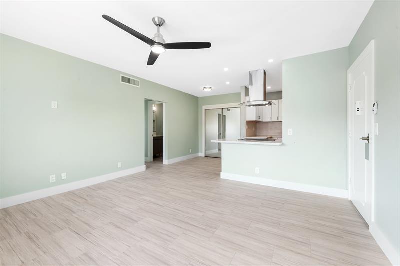 Image 5 of 17 For 5700 22nd Way  321