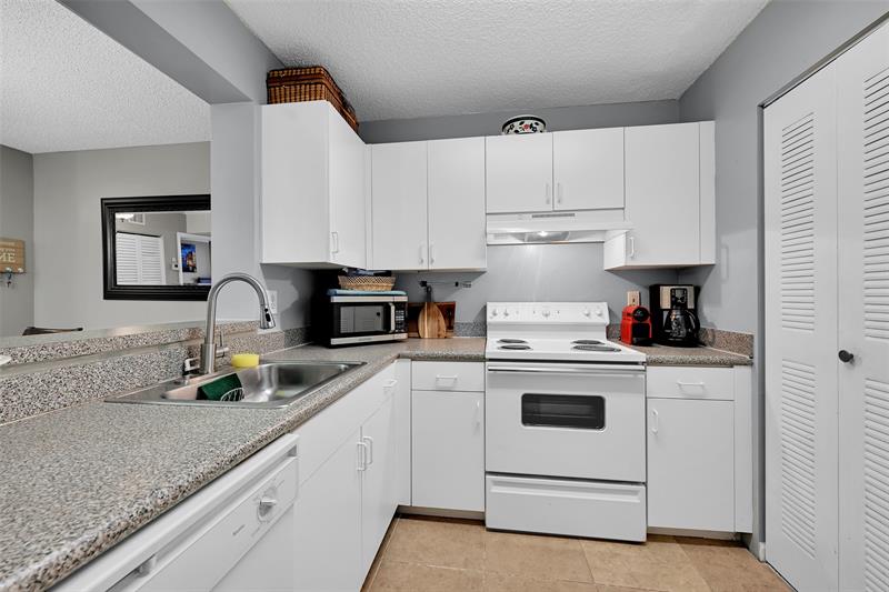 Image 11 of 29 For 2711 Ocean Club Blvd 204