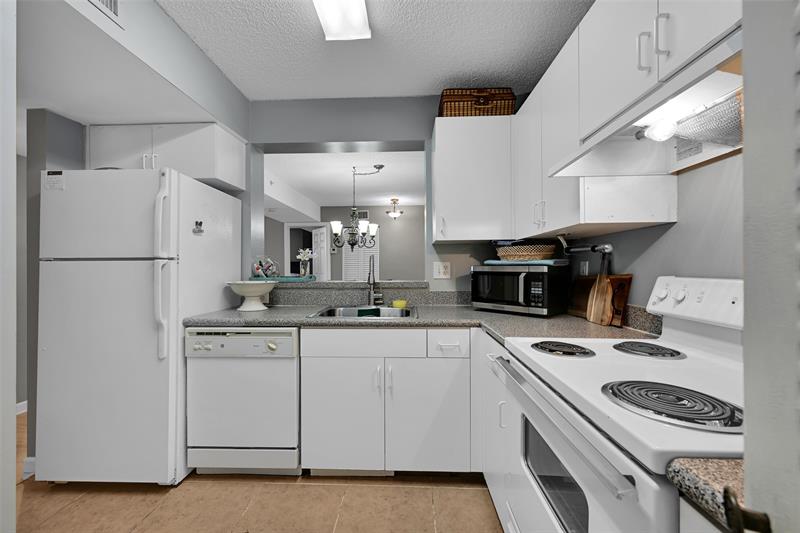 Image 13 of 29 For 2711 Ocean Club Blvd 204