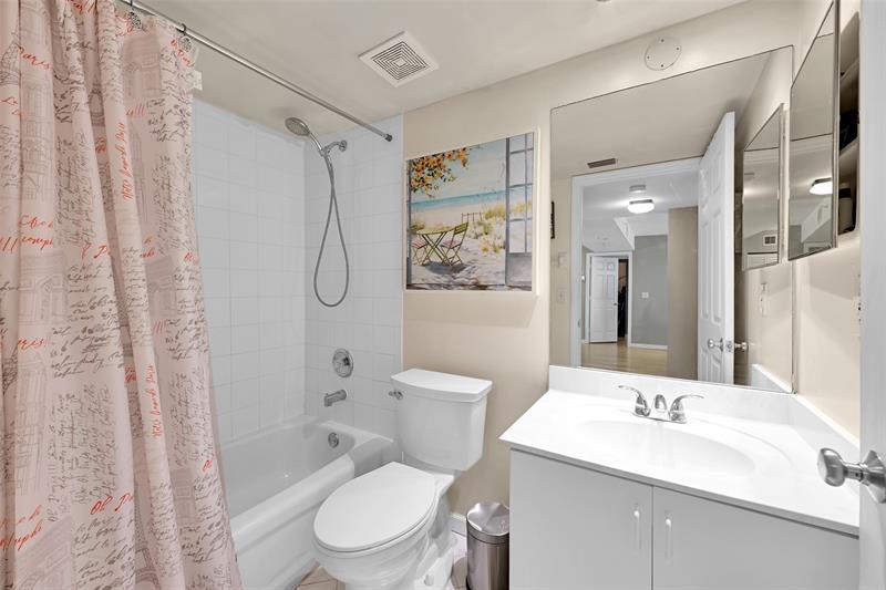 Image 14 of 29 For 2711 Ocean Club Blvd 204