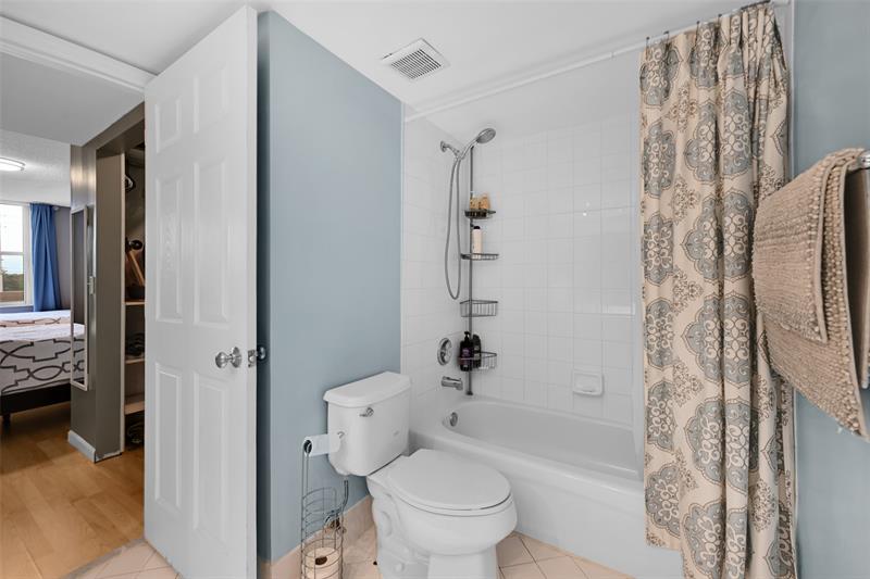 Image 21 of 29 For 2711 Ocean Club Blvd 204