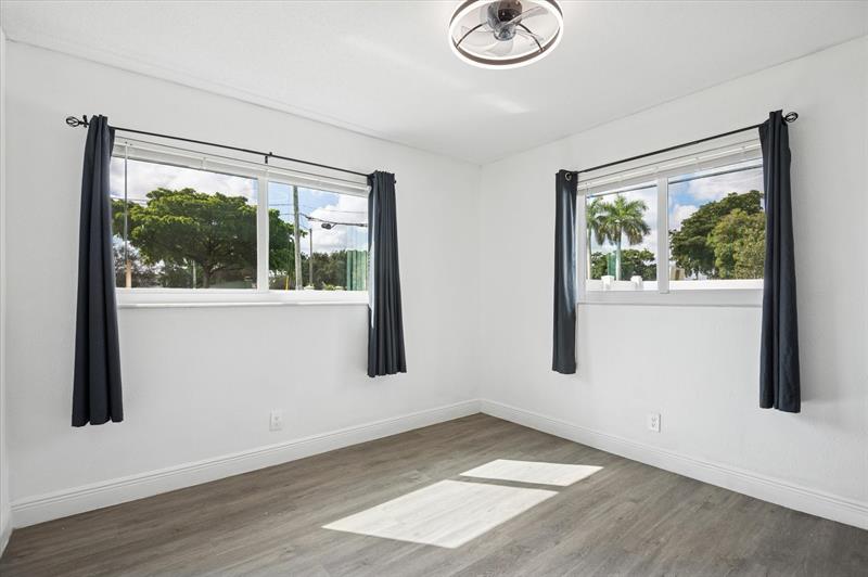 Image 15 of 24 For 1921 31st Ct