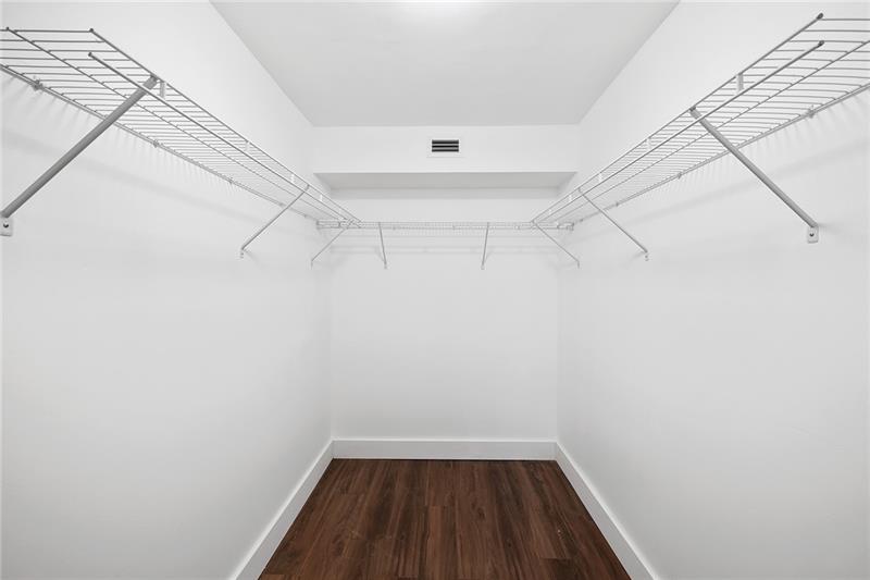 Image 13 of 21 For 8851 Wiles Rd  202