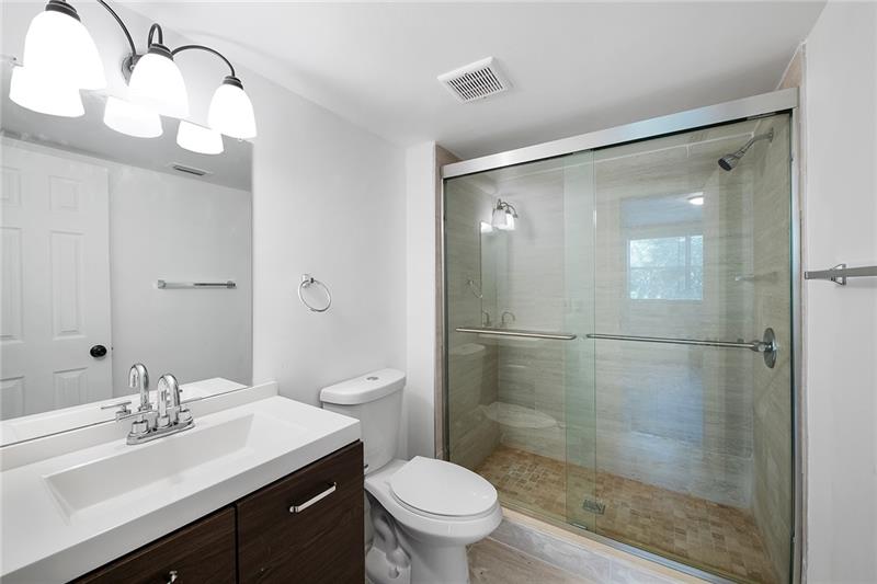 Image 14 of 21 For 8851 Wiles Rd  202