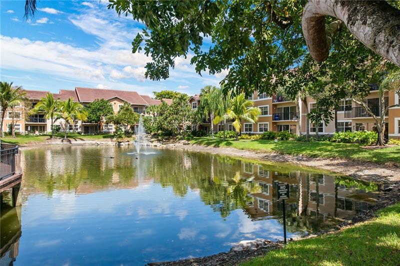 Image 19 of 21 For 8851 Wiles Rd  202