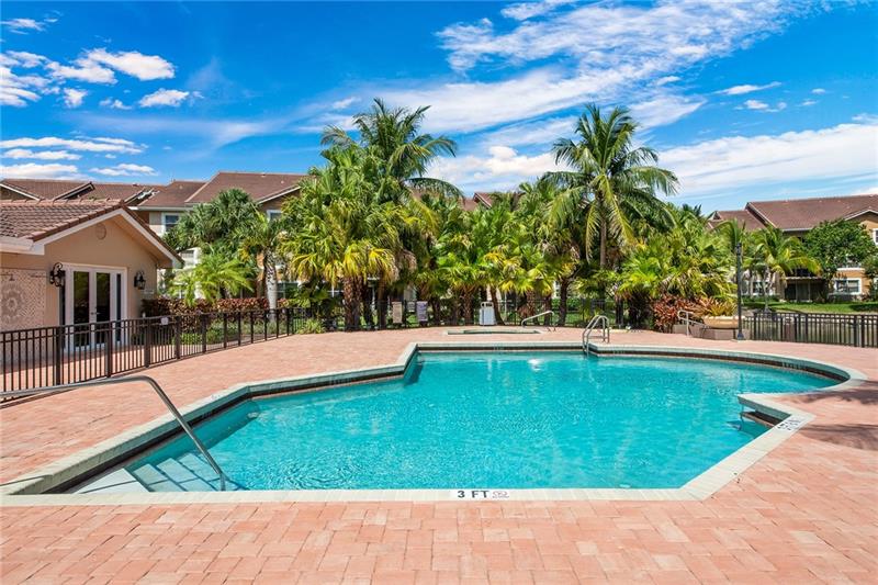 Image 20 of 21 For 8851 Wiles Rd  202