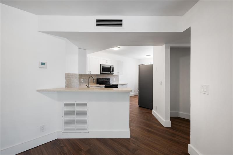 Image 8 of 21 For 8851 Wiles Rd  202