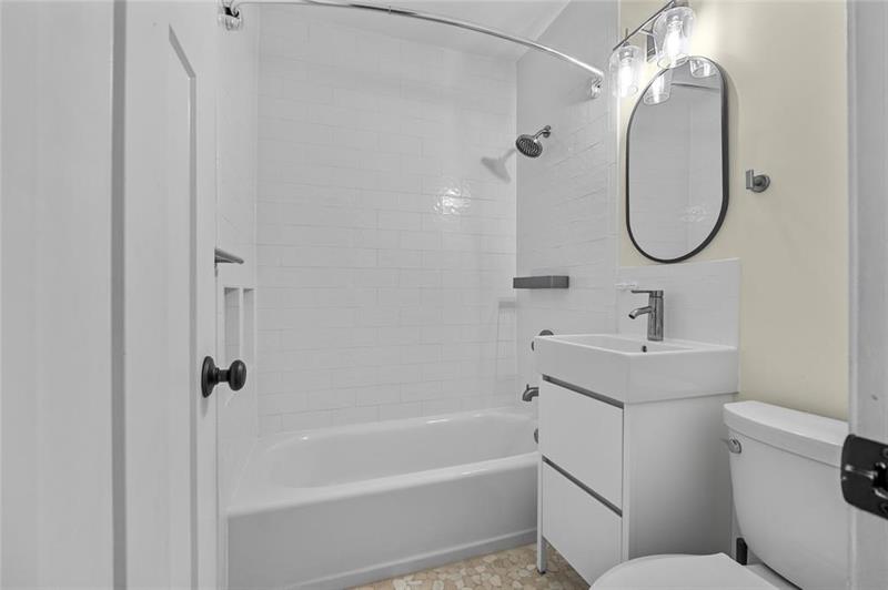 Image 21 of 43 For 15 13th Ave  