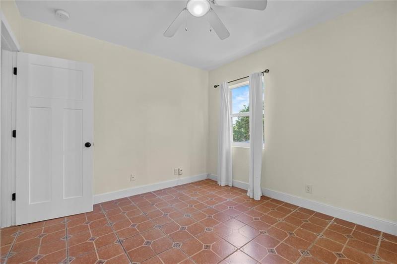 Image 23 of 43 For 15 13th Ave  