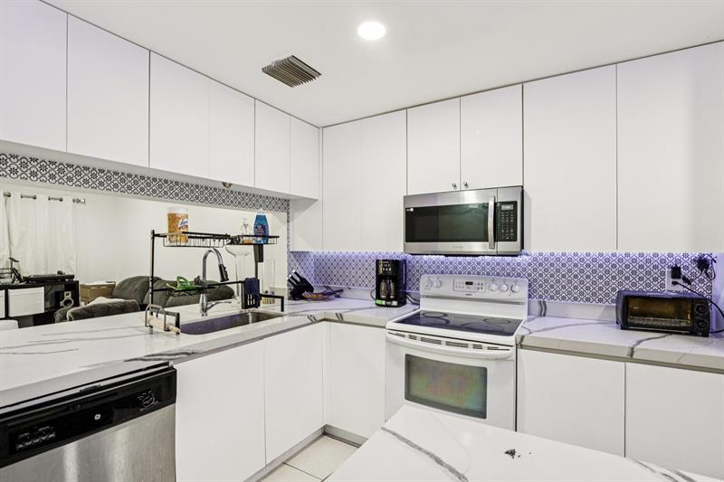 Image 13 of 35 For 5843 Woodlands Blvd  5843