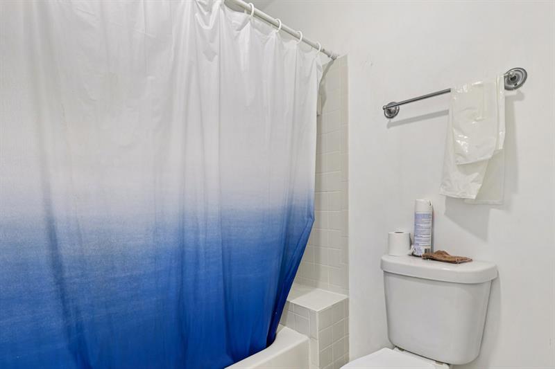 Image 22 of 35 For 5843 Woodlands Blvd  5843