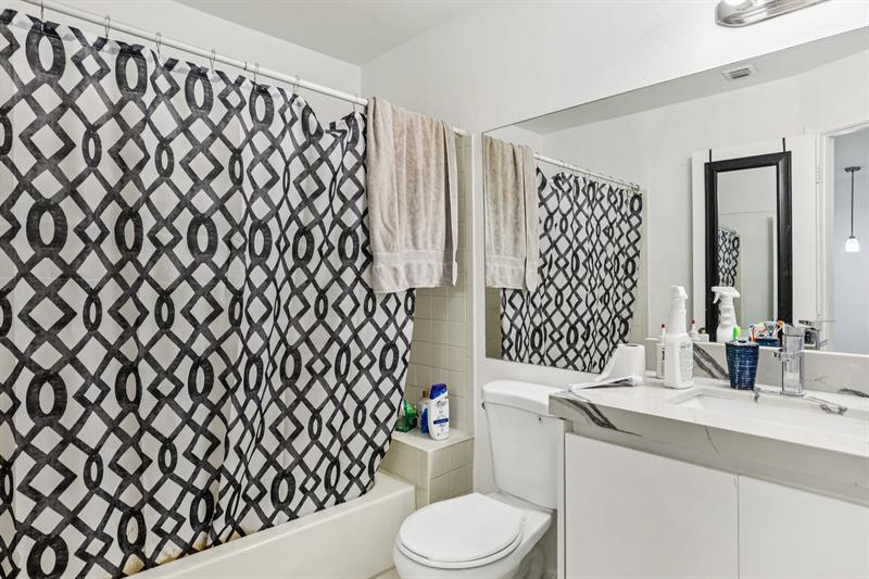 Image 23 of 35 For 5843 Woodlands Blvd  5843