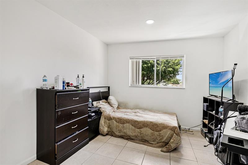 Image 28 of 35 For 5843 Woodlands Blvd  5843