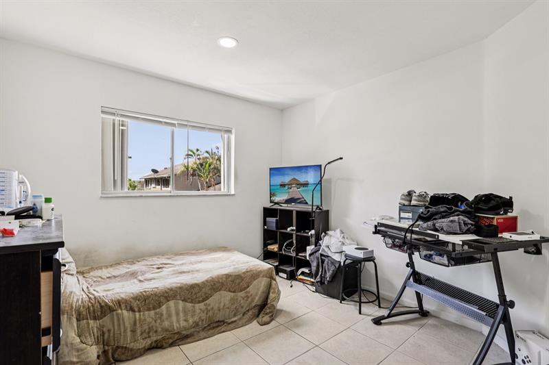 Image 29 of 35 For 5843 Woodlands Blvd  5843