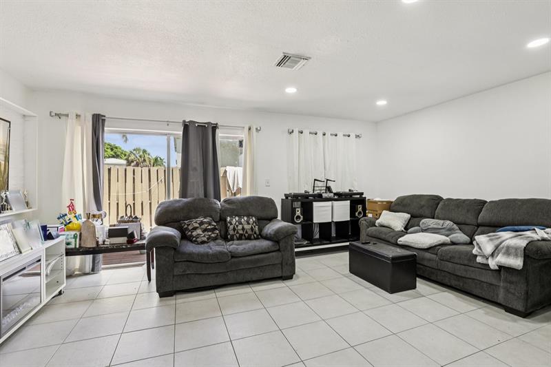 Image 6 of 35 For 5843 Woodlands Blvd  5843