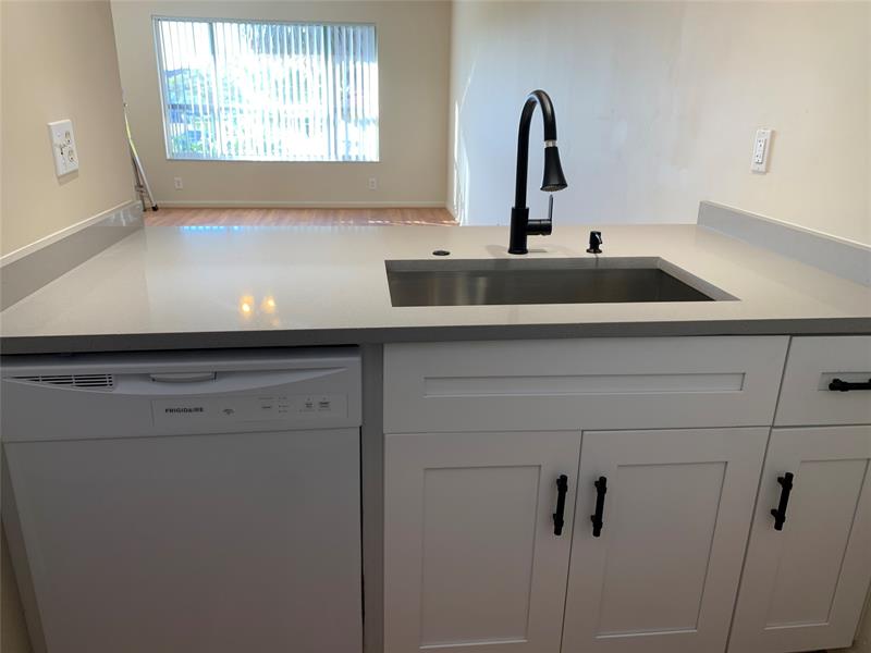 Image 2 of 10 For 10038 Twin Lakes Dr