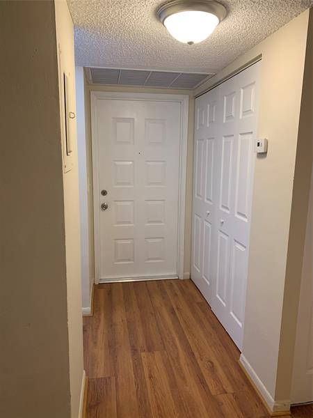 Image 4 of 10 For 10038 Twin Lakes Dr