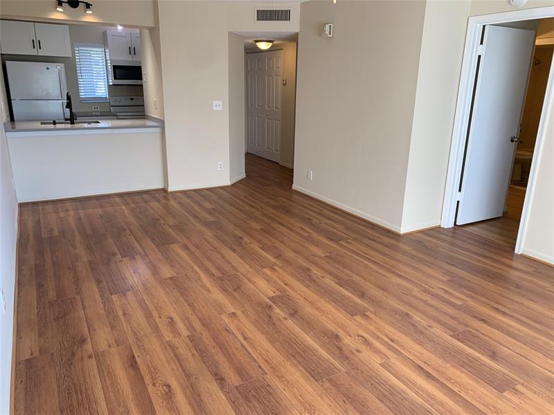 Image 6 of 10 For 10038 Twin Lakes Dr