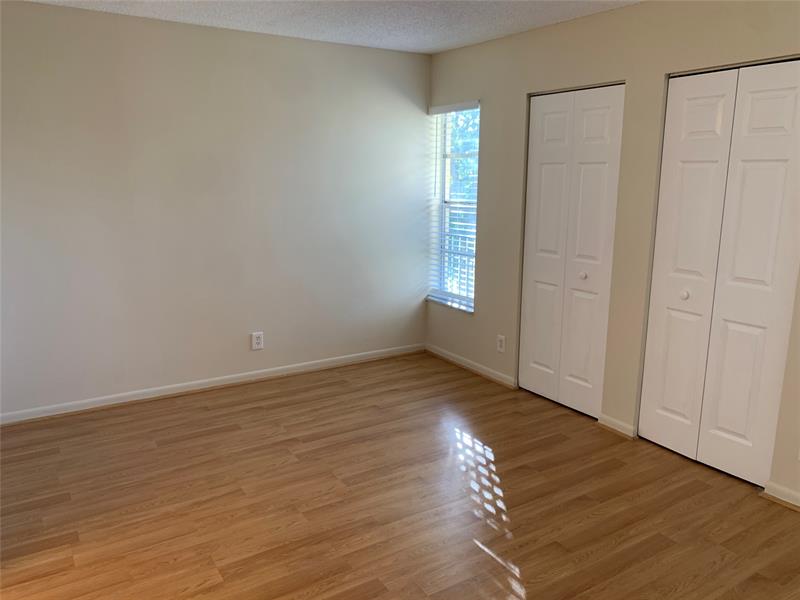 Image 8 of 10 For 10038 Twin Lakes Dr