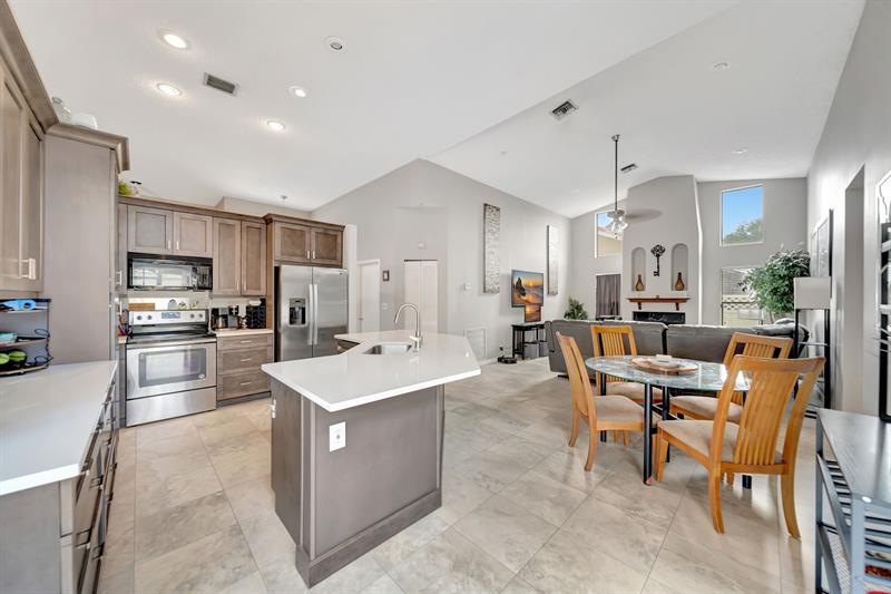 Image 11 of 62 For 5642 64 Ln  