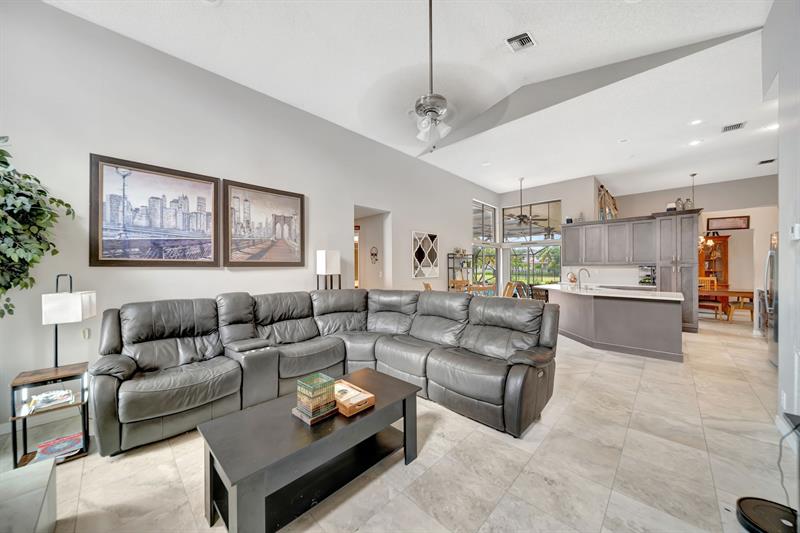 Image 13 of 62 For 5642 64 Ln  