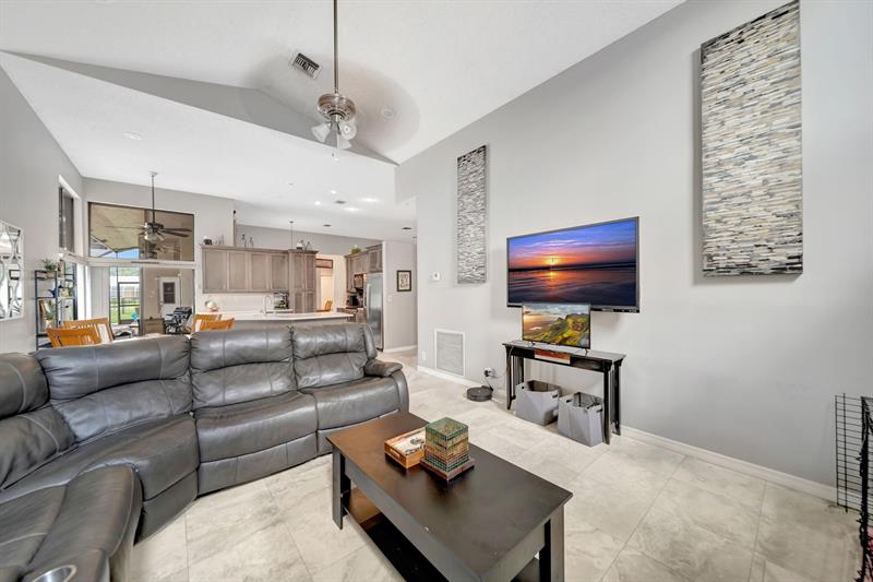 Image 14 of 62 For 5642 64 Ln  