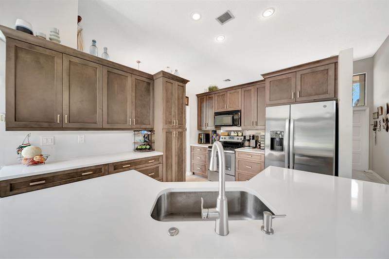 Image 16 of 62 For 5642 64 Ln  