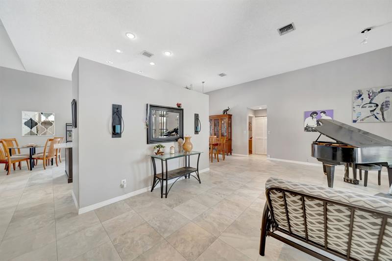 Image 21 of 62 For 5642 64 Ln  