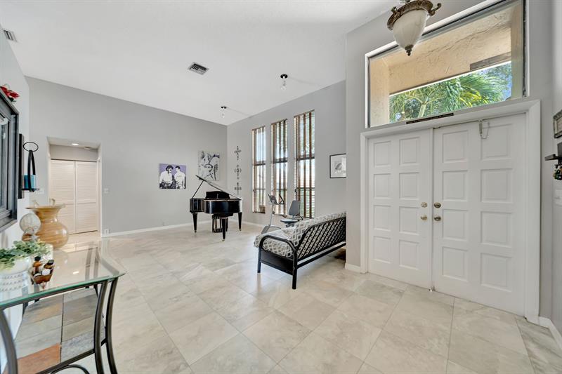 Image 22 of 62 For 5642 64 Ln  