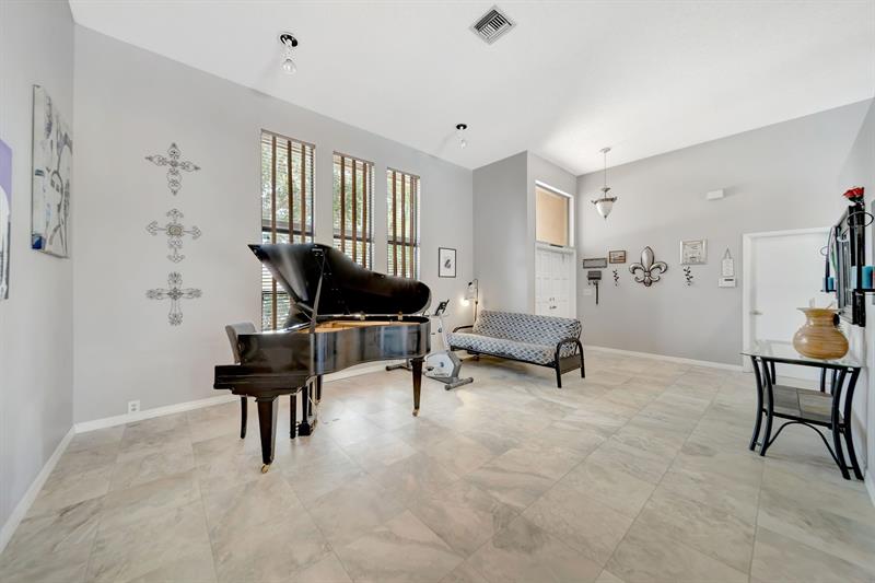 Image 24 of 62 For 5642 64 Ln  