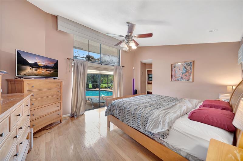 Image 27 of 62 For 5642 64 Ln  