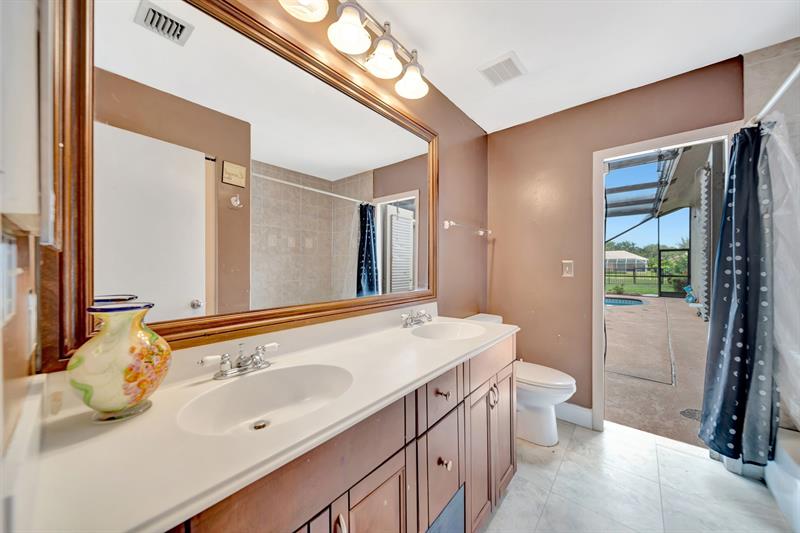 Image 36 of 62 For 5642 64 Ln  