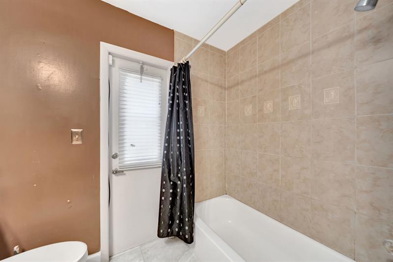 Image 37 of 62 For 5642 64 Ln  