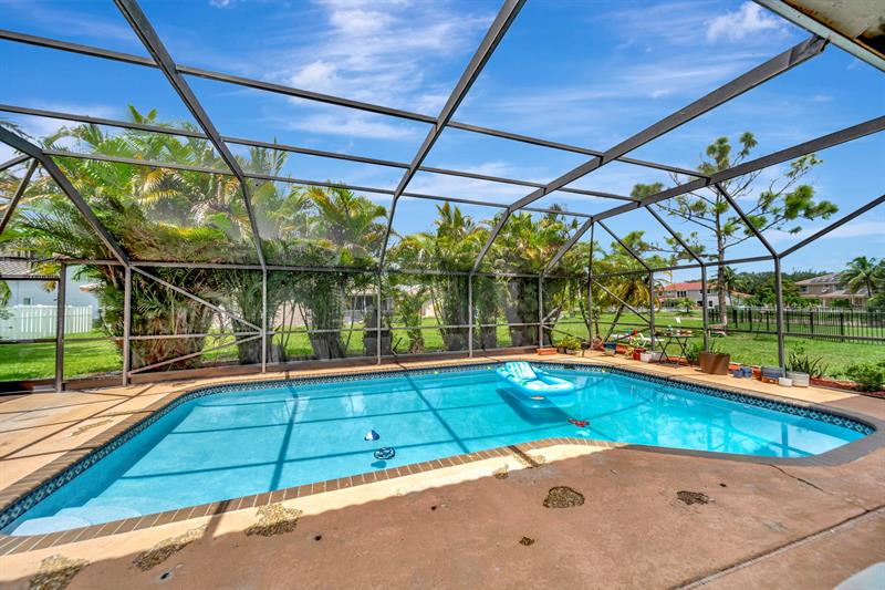 Image 44 of 62 For 5642 64 Ln  