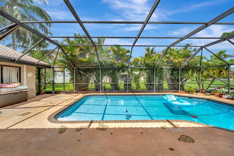 Image 45 of 62 For 5642 64 Ln  