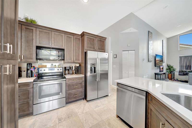 Image 5 of 62 For 5642 64 Ln  