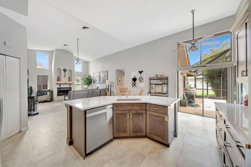 Image 6 of 62 For 5642 64 Ln  